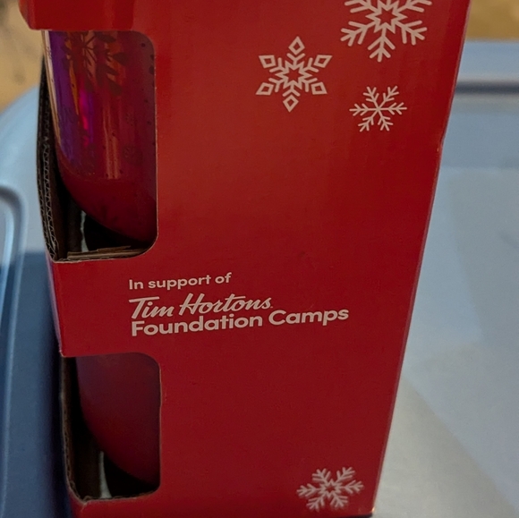 2021 Tim Hortons Christmas Snow Flake Ceramic Mug Set - new in box - Picture 2 of 4